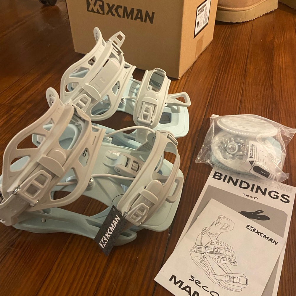 NWT teal step on bindings size medium